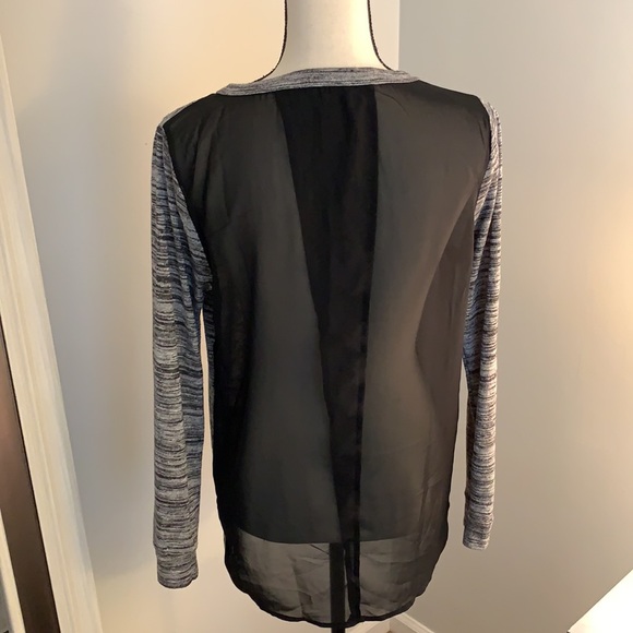 Top LS sheer open back - Picture 5 of 7